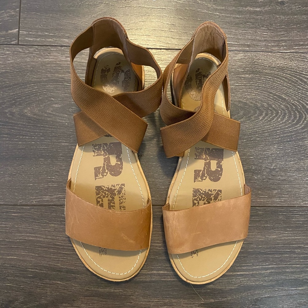 Sorel tan sandals